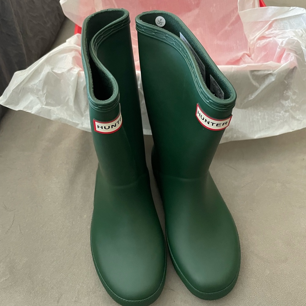 New in Box Kids HUNTER rain boots sz 13B/1G
